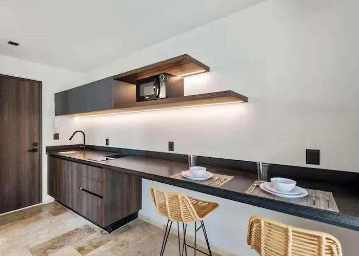 1st Flr Chic Jungle - Priv Pool Steam & Gym Apartment *