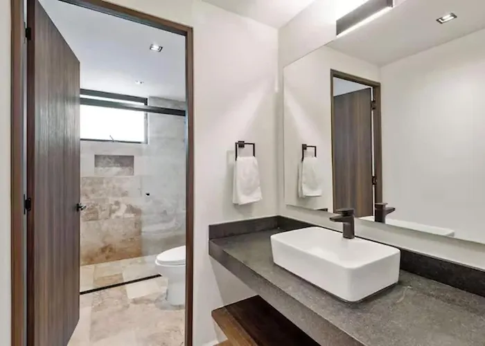 Apartment 1st Flr Chic Jungle - Priv Pool Steam & Gym