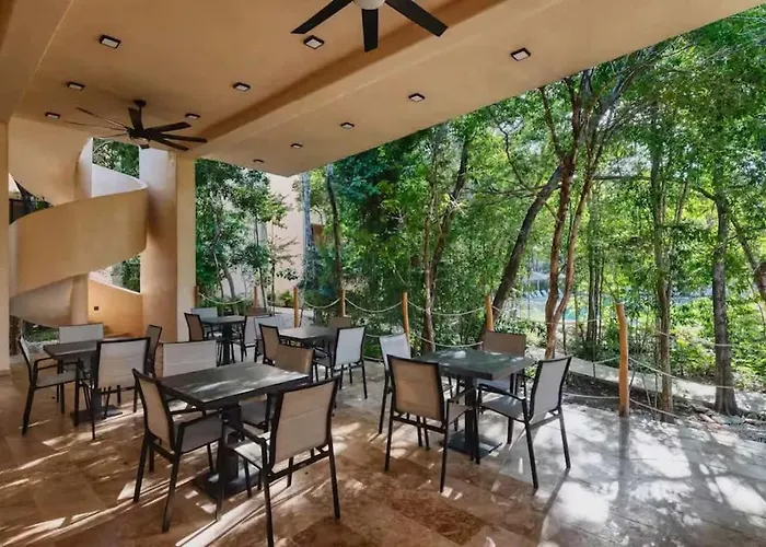 Apartment 1st Flr Chic Jungle - Priv Pool Steam & Gym