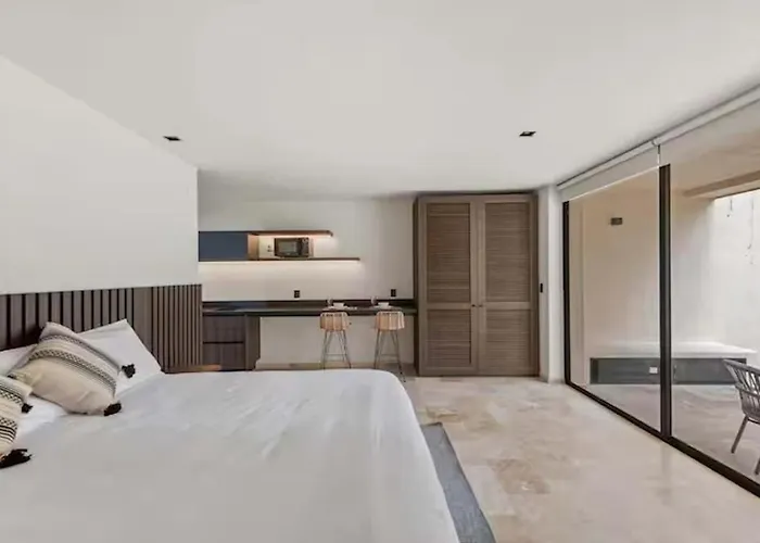 Apartment 1st Flr Chic Jungle - Priv Pool Steam & Gym *