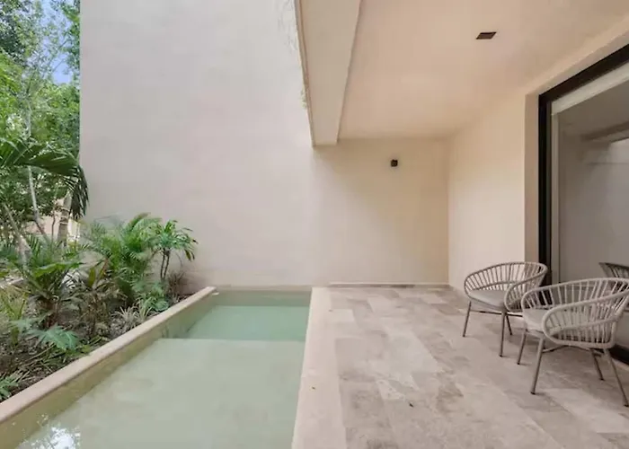 1st Flr Chic Jungle - Priv Pool Steam & Gym Apartment