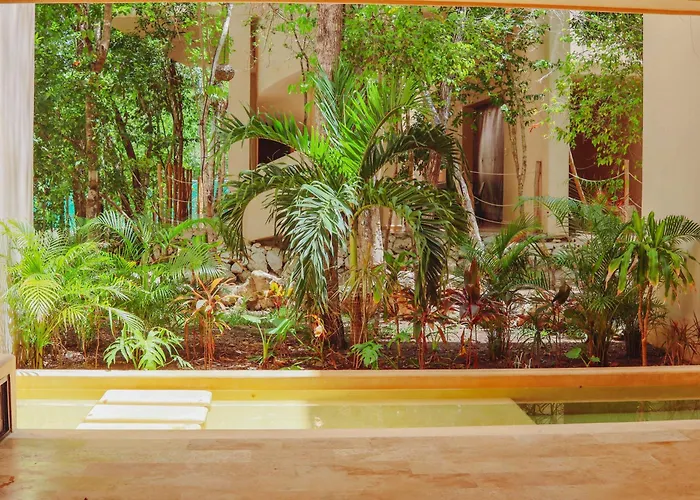 1st Flr Chic Jungle - Priv Pool Steam & Gym Apartment