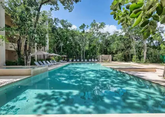 1st Flr Chic Jungle - Priv Pool Steam & Gym Apartment